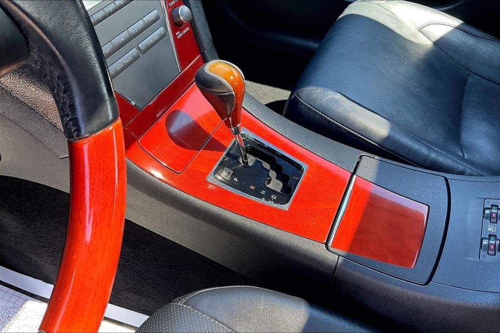 Used 2007 Red Lexus 350 image 17