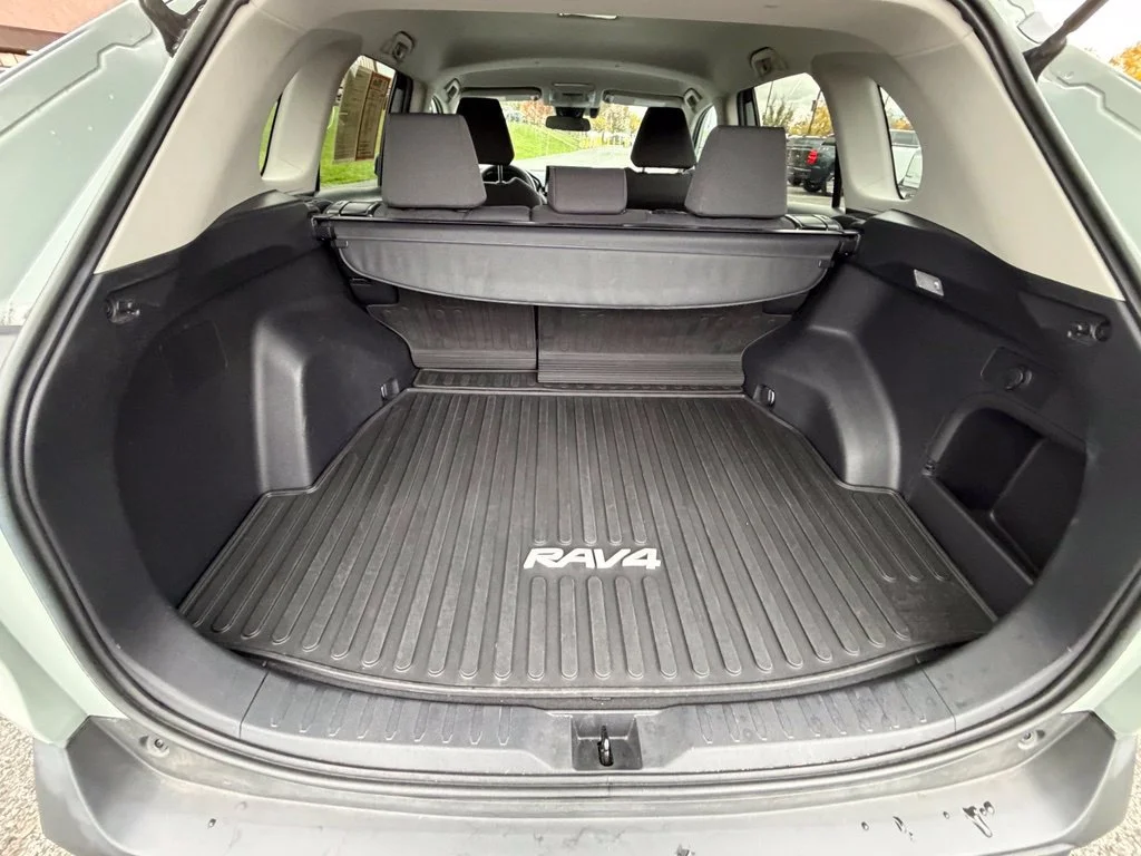 Used 2021  Toyota XLE image 41