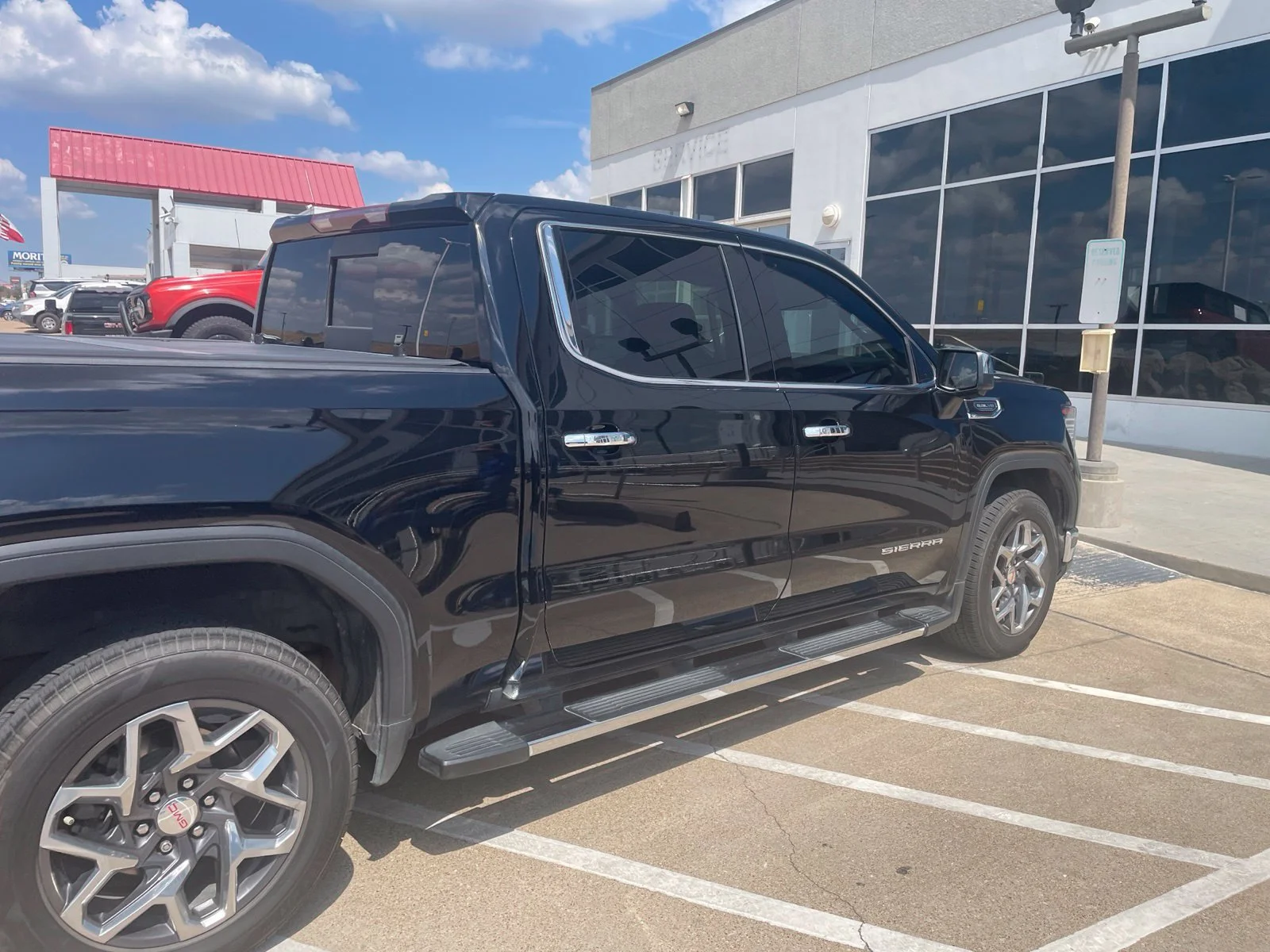 Used 2023 ONYX BLACK GMC SLT image 28