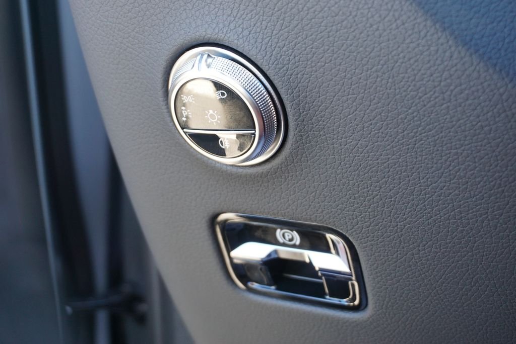 Used 2026 Cirrus Silver Metallic Mercedes-Benz GLC 300 image 33