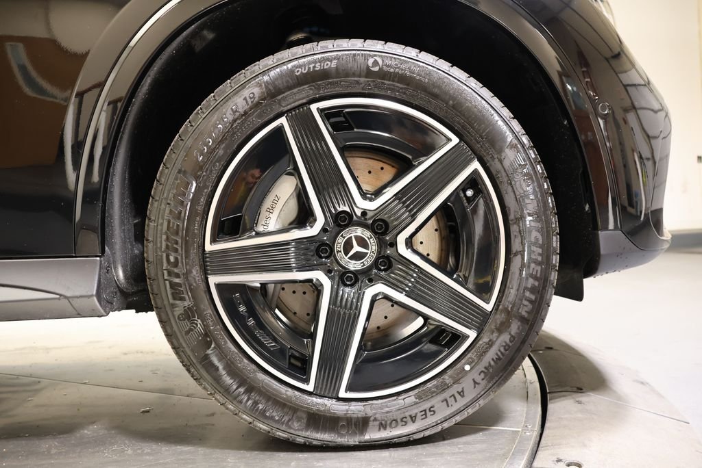 New 2026 Black Mercedes-Benz GLC 300 image 14