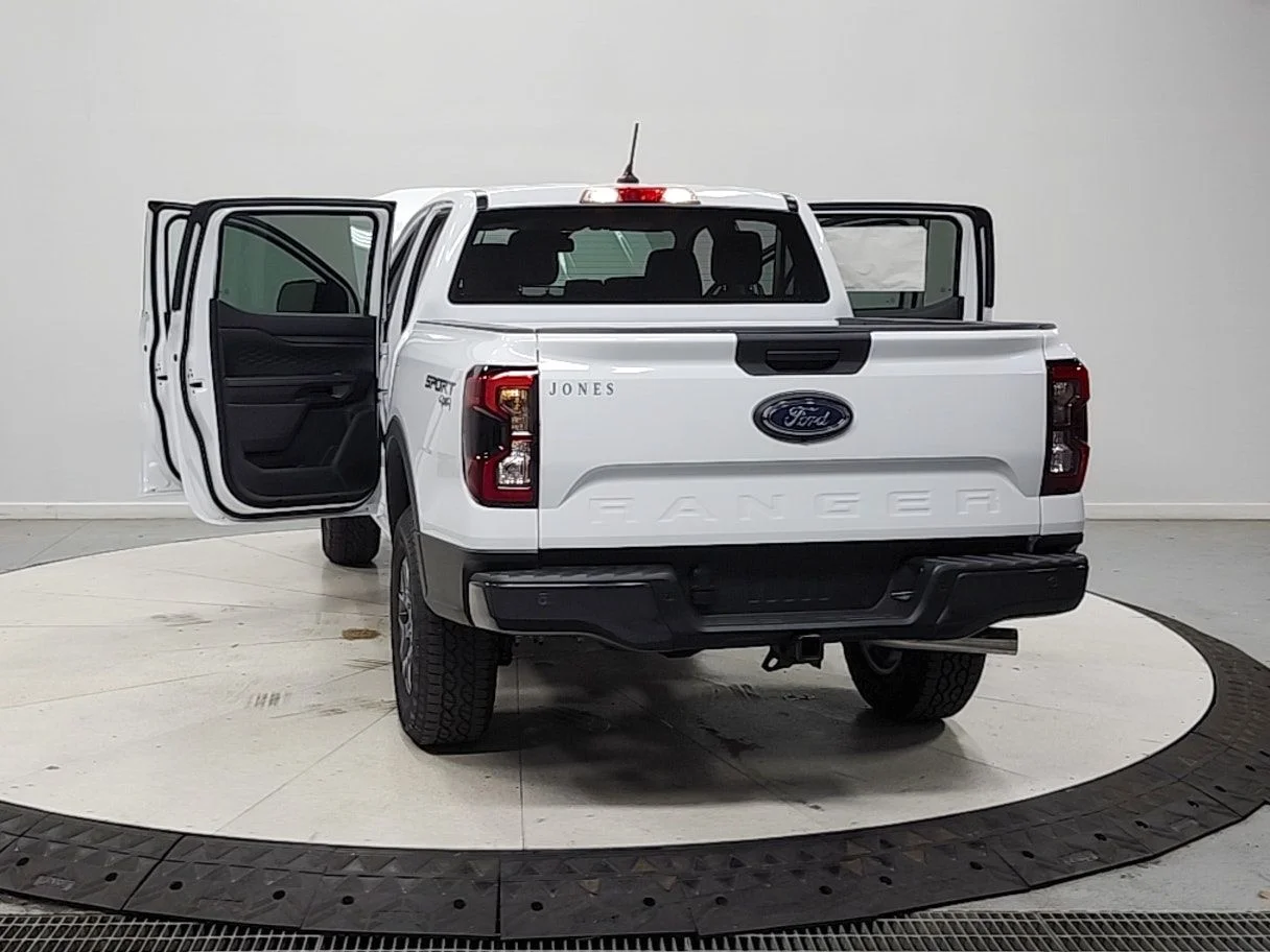 New 2026 Oxford White Ford XLT image 15