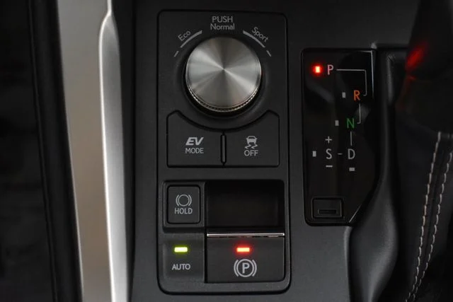 Used 2021 White Lexus 300h image 33