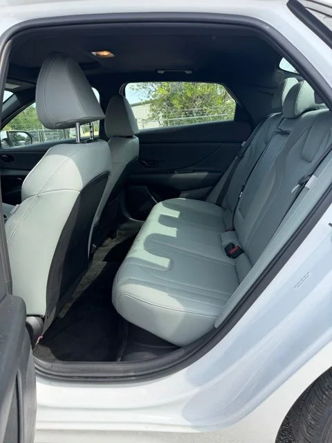 Used 2025 White Hyundai Limited image 4