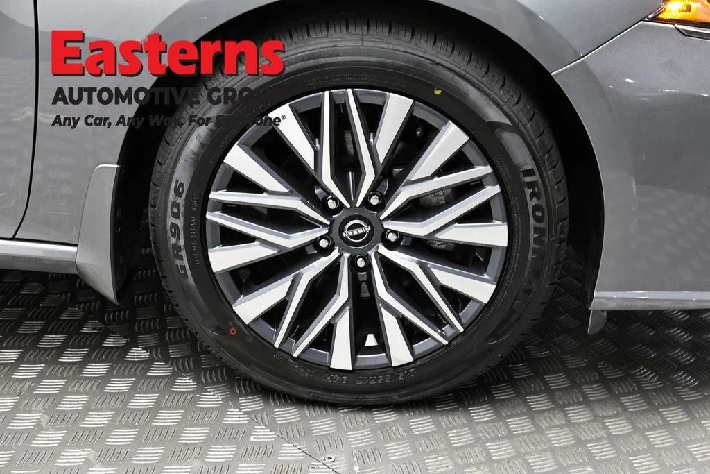 Used 2025 Gray Nissan 2.5 SV image 33
