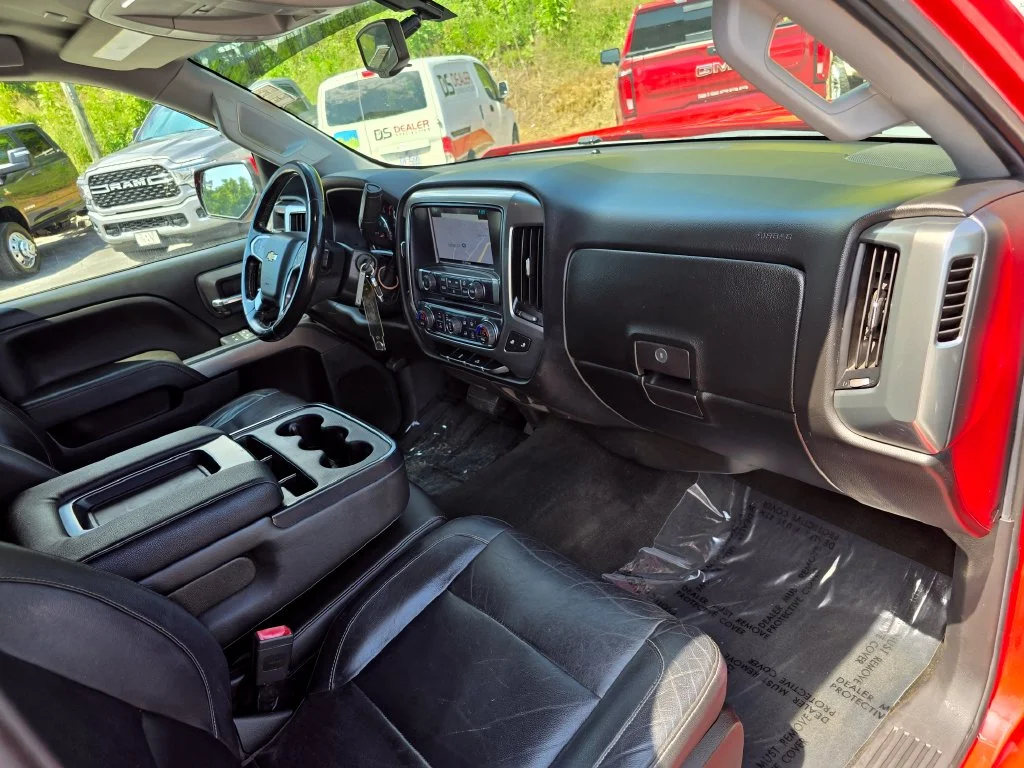 Used 2018 Red Chevrolet LT image 30