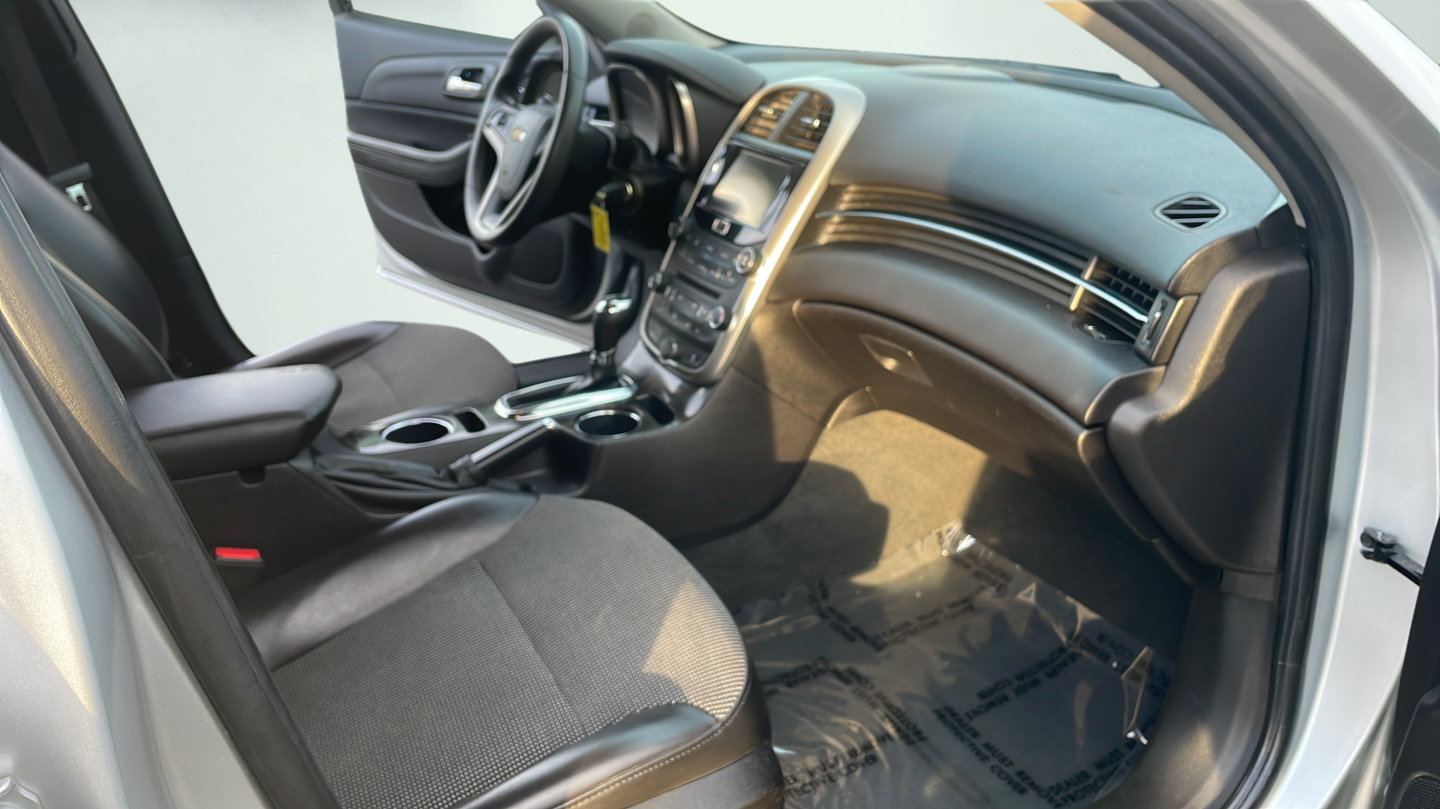 Used 2016 Silver Chevrolet LT image 19