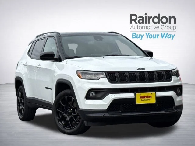 Used 2023 Bright White Clearcoat Jeep Latitude image 1