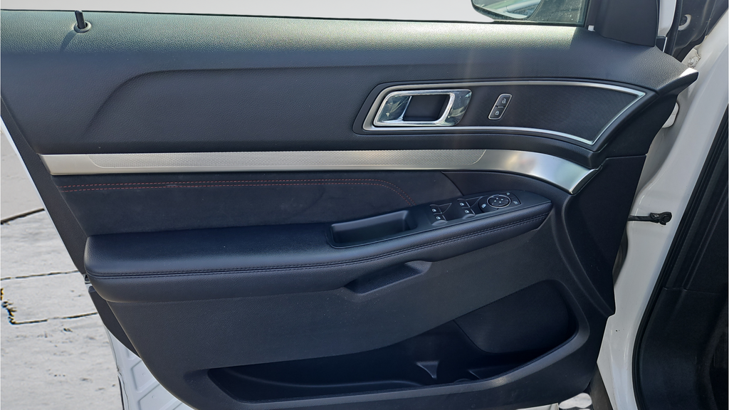 Used 2018 White Ford XLT image 19