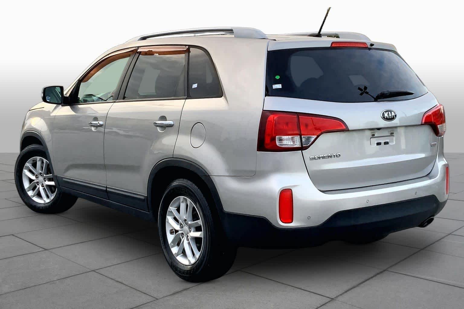 Used 2015 Satin Metal Kia LX image 12