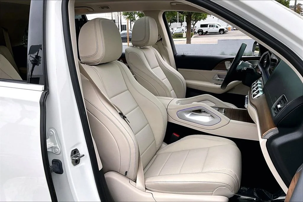 Used 2023  Mercedes-Benz GLS 450 image 9