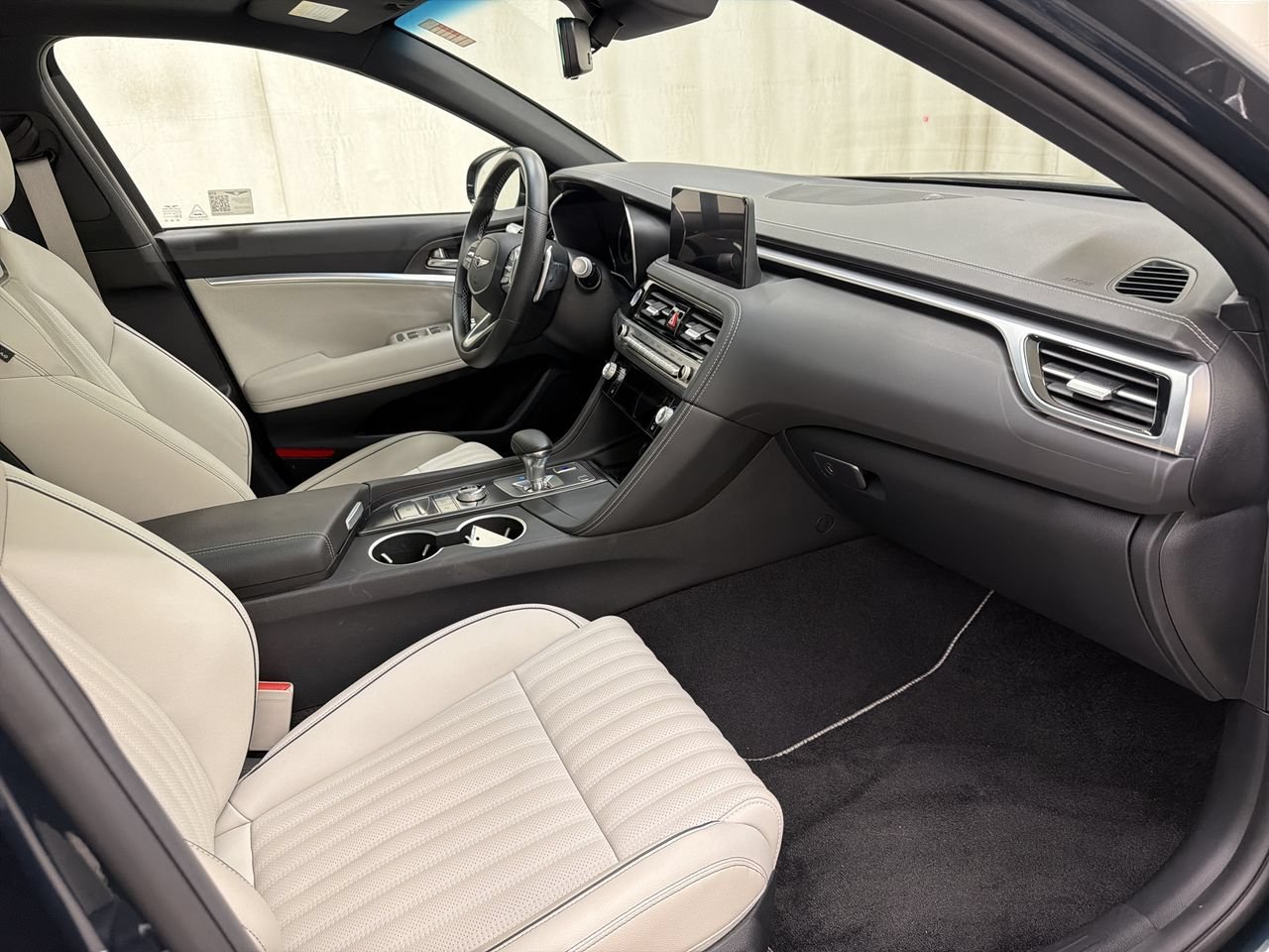 Certified Used 2025 Tasman Blue Genesis 3.3T Sport Advanced image 15