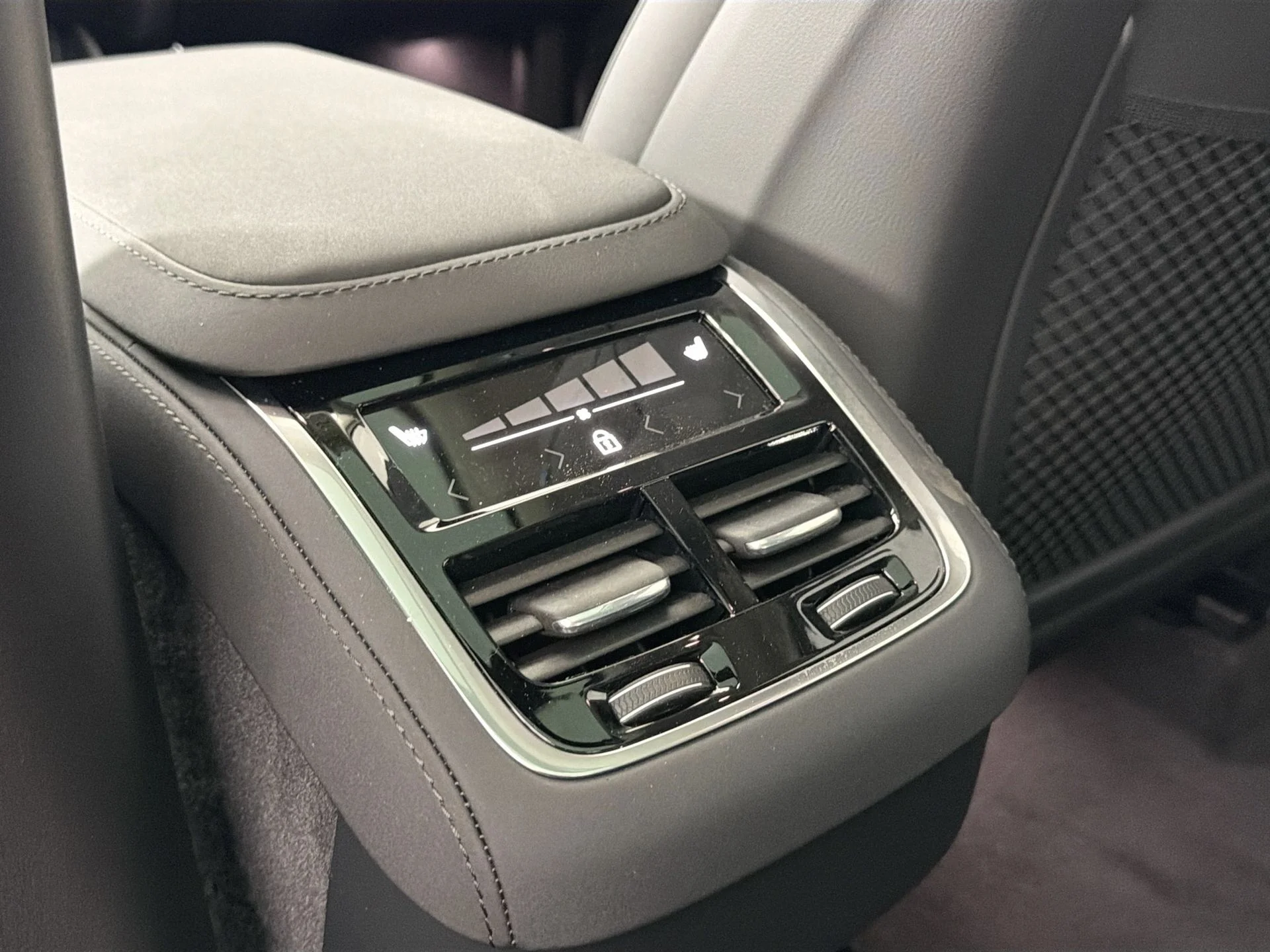 New 2026 Crystal White Volvo Plus image 26