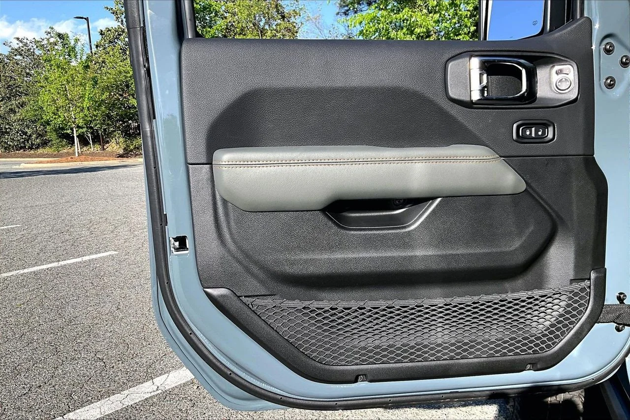 New 2026 Anvil Clear-Coat Exterior Paint Jeep Mojave image 21