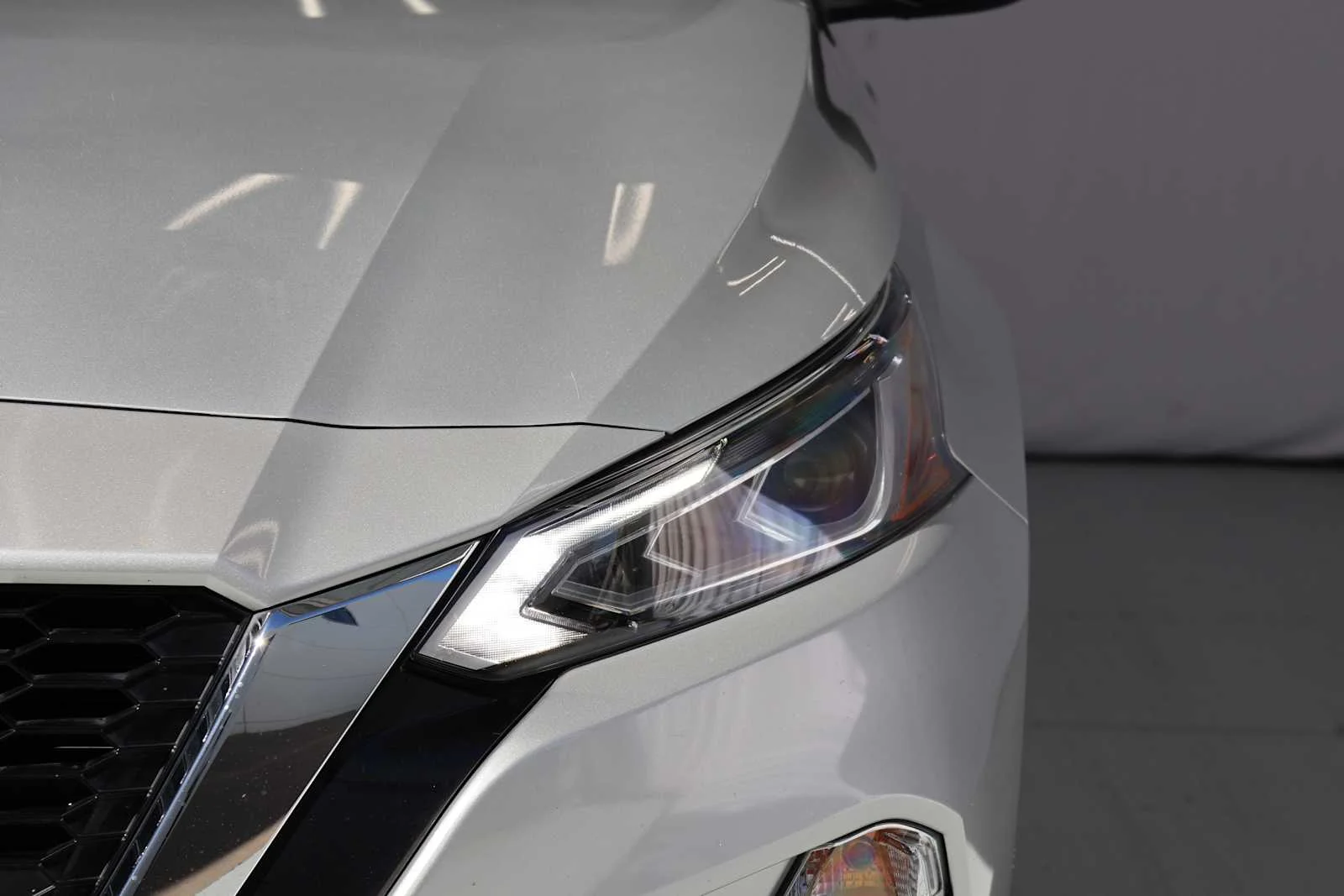 Used 2022 Brilliant Silver Metallic Nissan 2.5 SV image 4