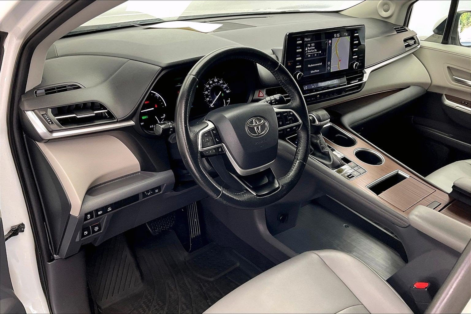 Used 2022 Wind Chill Pearl Toyota XLE image 14