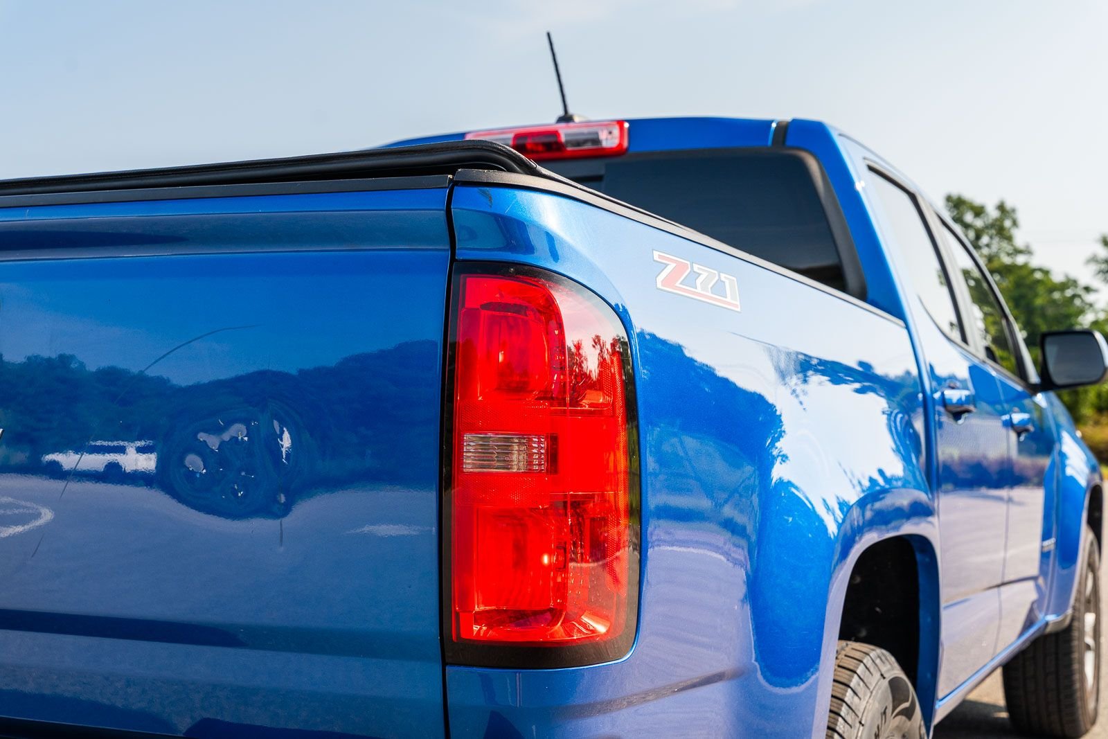 Used 2018 Blue Chevrolet Z71 image 14