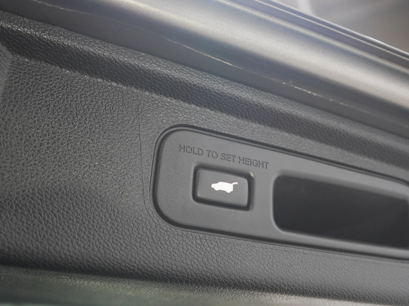 Used 2018 Pacific Pewter Metallic Honda Touring Auto image 12