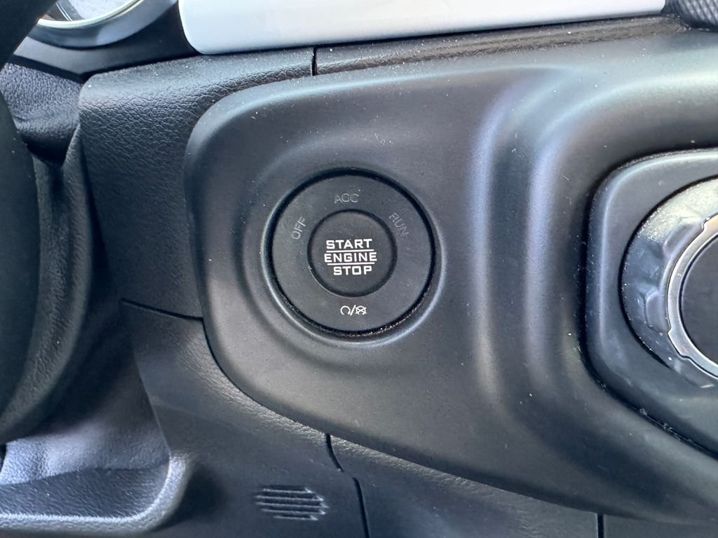 Used 2021 Silver Jeep Unlimited Sport image 13