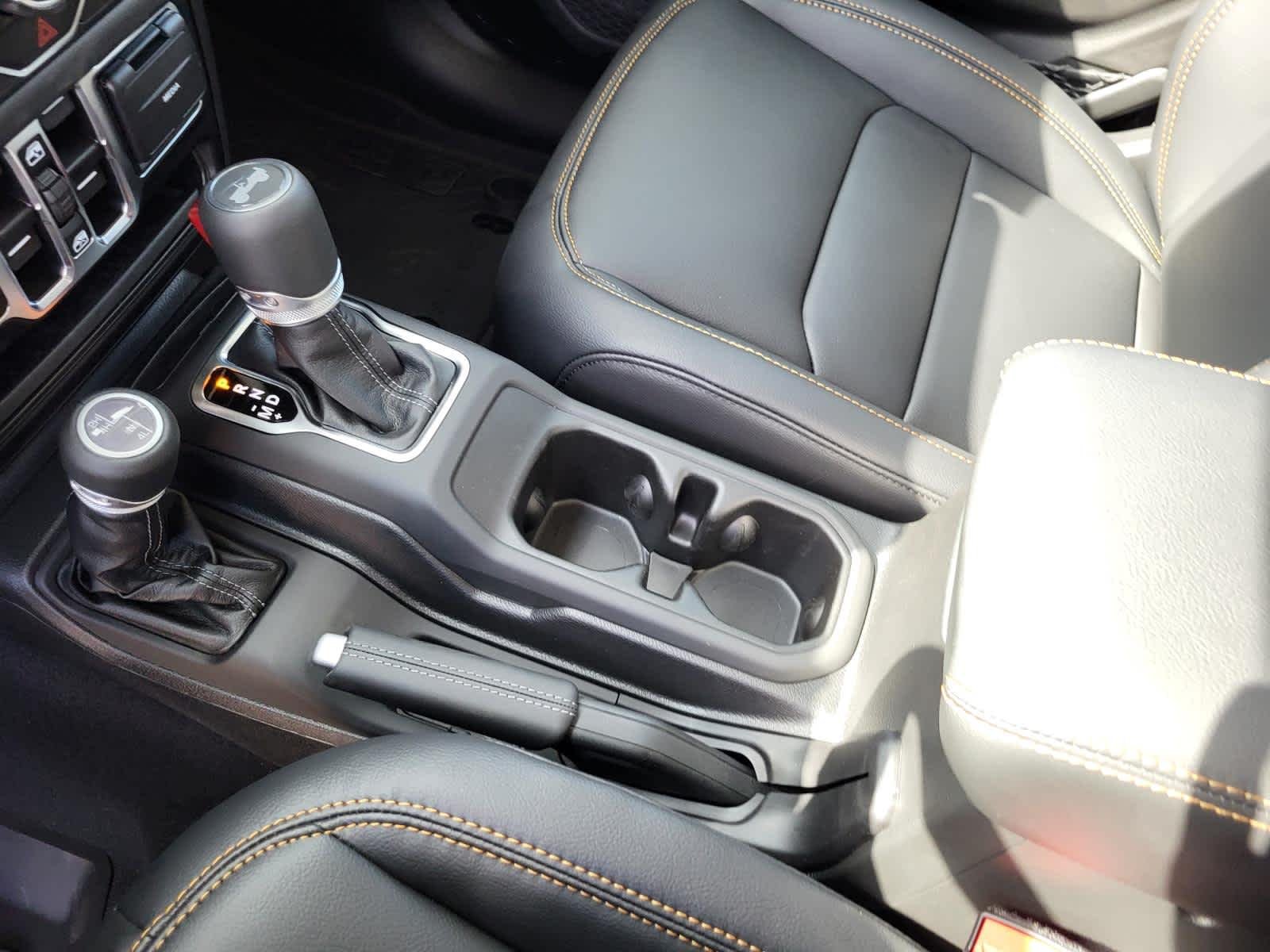 2025 Jeep Wrangler 4-Door Sahara - Photo 19