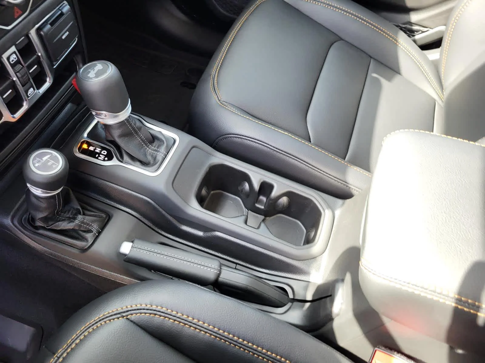 2025 Jeep Wrangler 4-Door Sahara - Photo 19