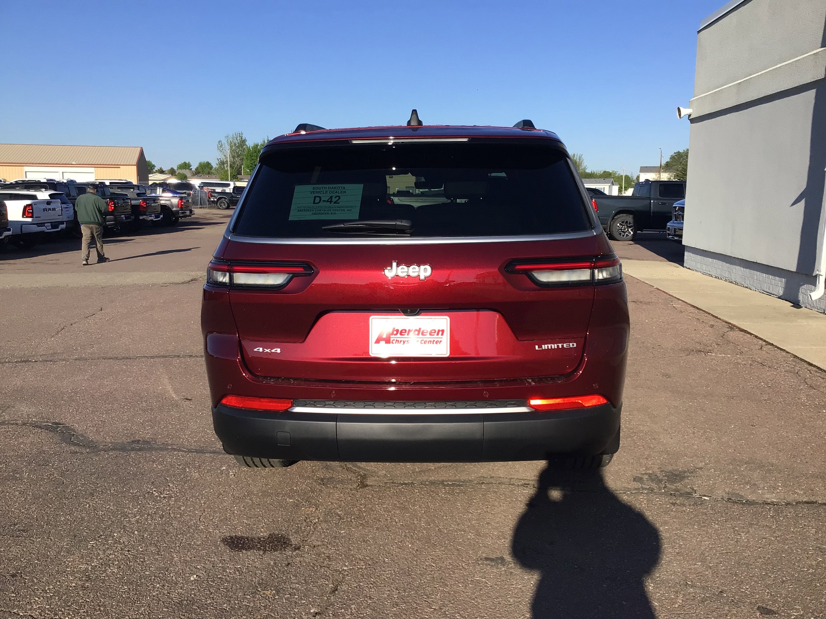 New 2026 Velvet Red Pearl-Coat Exterior Paint Jeep Limited image 6