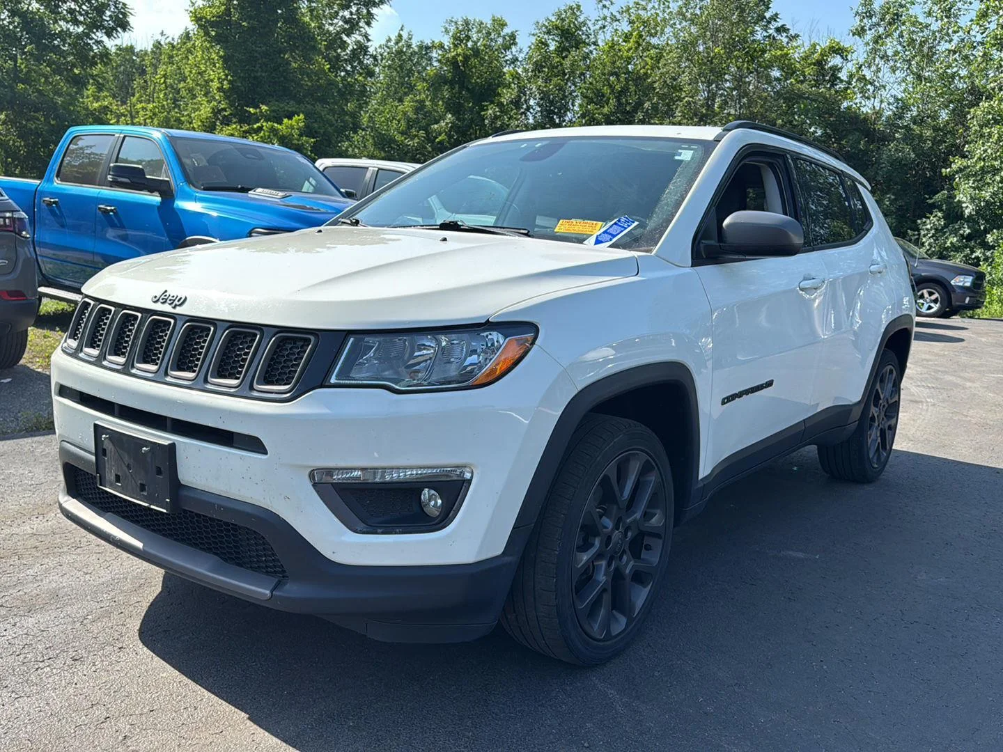 Used 2018 White Clearcoat Jeep Latitude image 9
