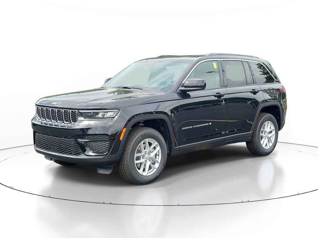 New 2026 Diamond Black Crystal Pearl-Coat Exterior Paint Jeep Laredo X image 2