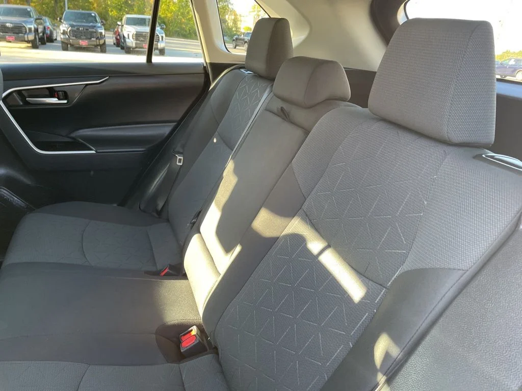 2023 Toyota RAV4 XLE - Photo 8