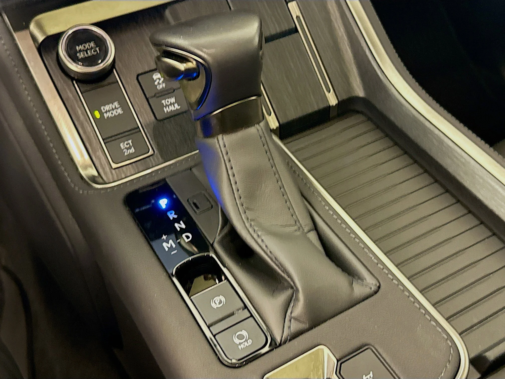 Certified Used 2025 NIGHTFALL MICA Lexus 550 Luxury+ image 18
