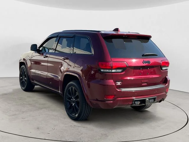 Used 2020 Red Jeep Altitude image 3