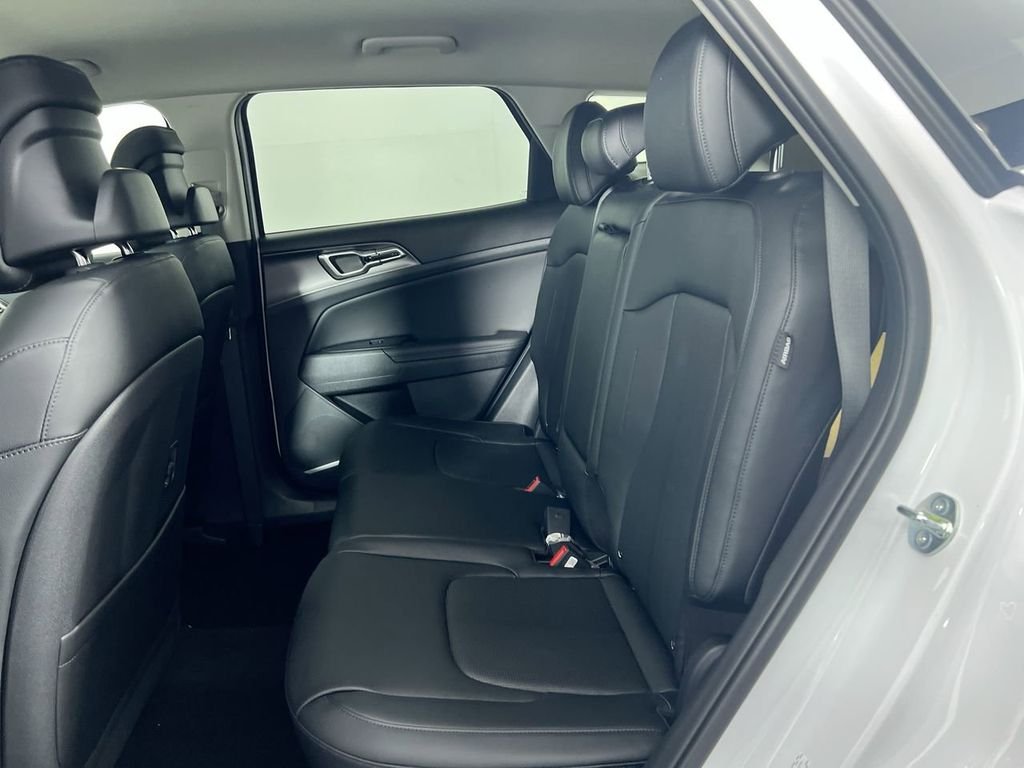 New 2026 Glacial White Pearl Kia EX image 29