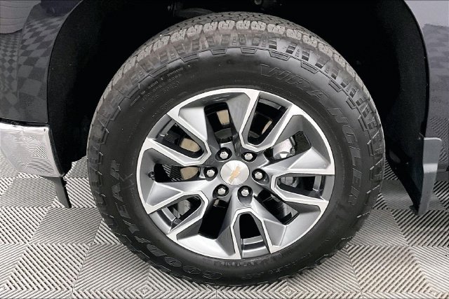 Used 2024 Dark Ash Metallic Chevrolet LT image 9