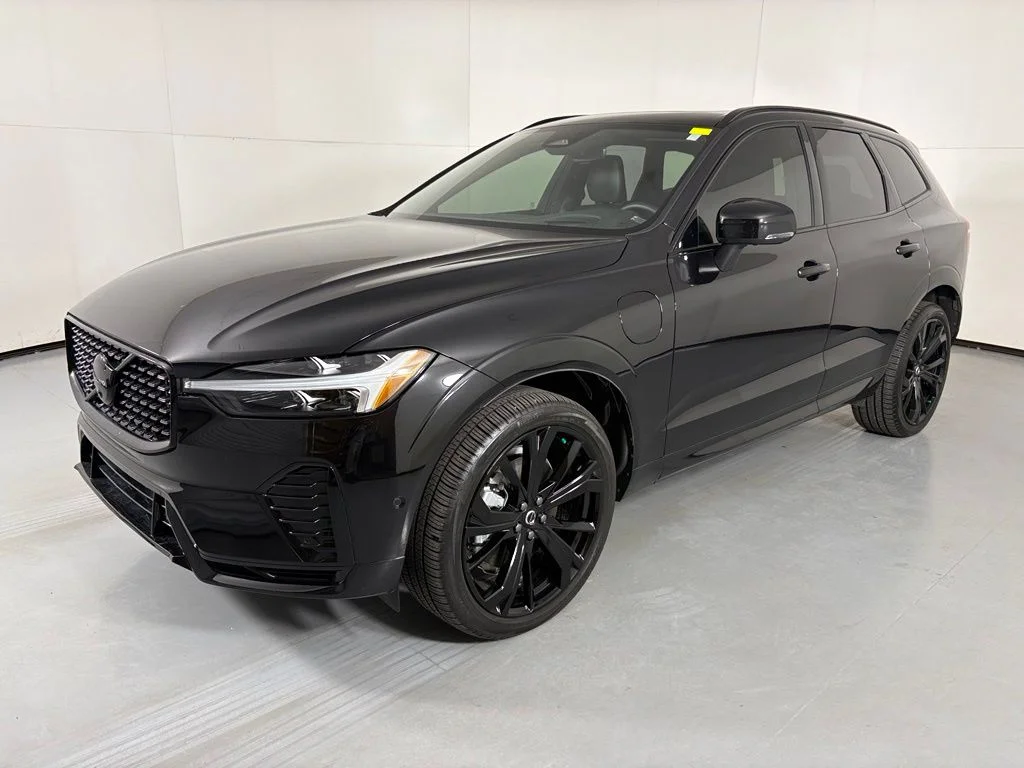 Used 2024 Onyx Black Metallic Volvo Ultimate image 3