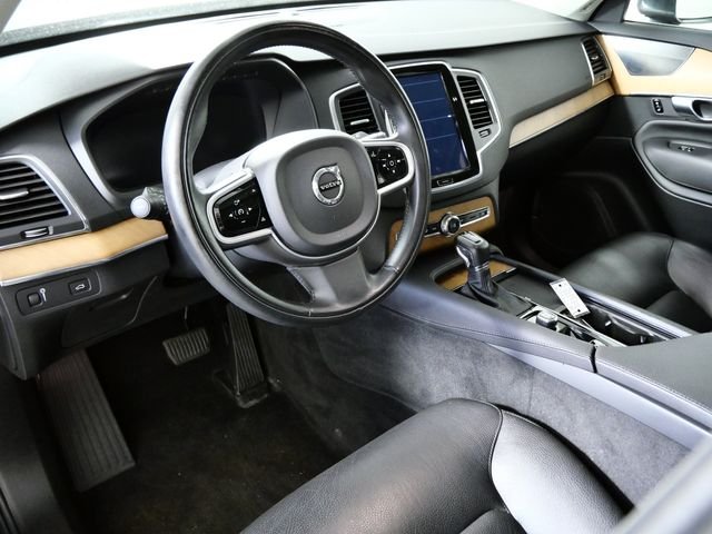 Certified Used 2022  Volvo T5 Momentum image 3