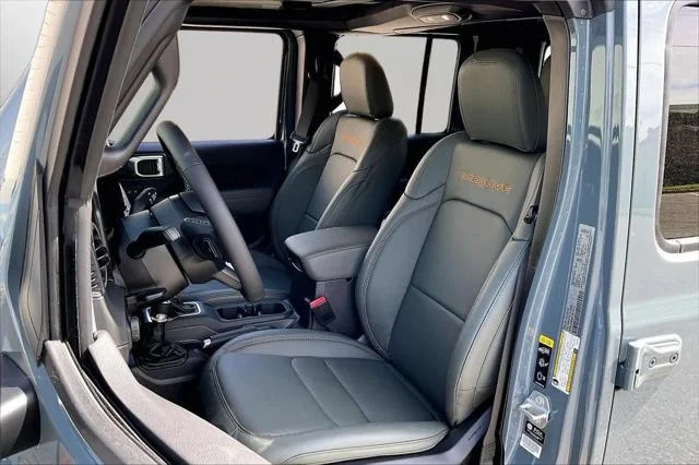 New 2026 Anvil Clear-Coat Exterior Paint Jeep Mojave image 17
