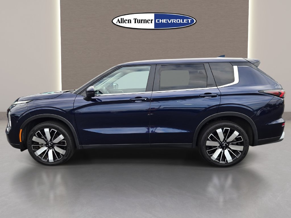 Used 2025 Blue Mitsubishi SE image 10