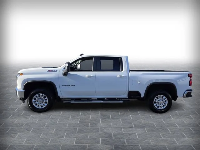 Used 2023 Summit White Chevrolet LT image 4
