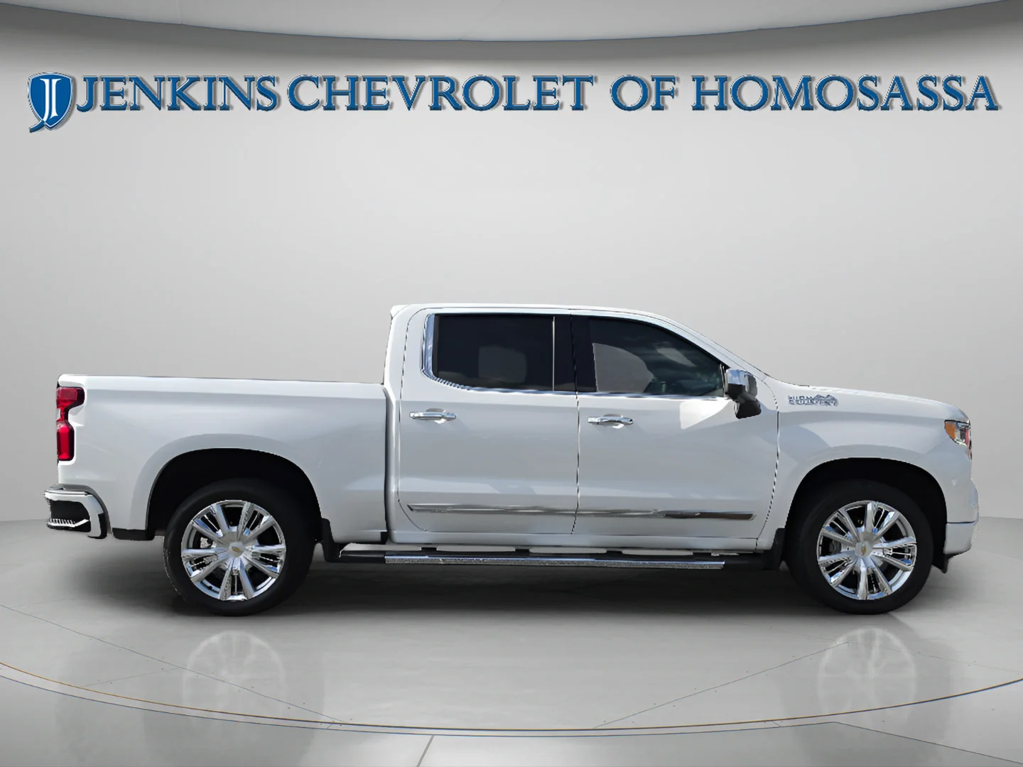 Used 2022 Iridescent Pearl Tricoat Chevrolet High Country image 3