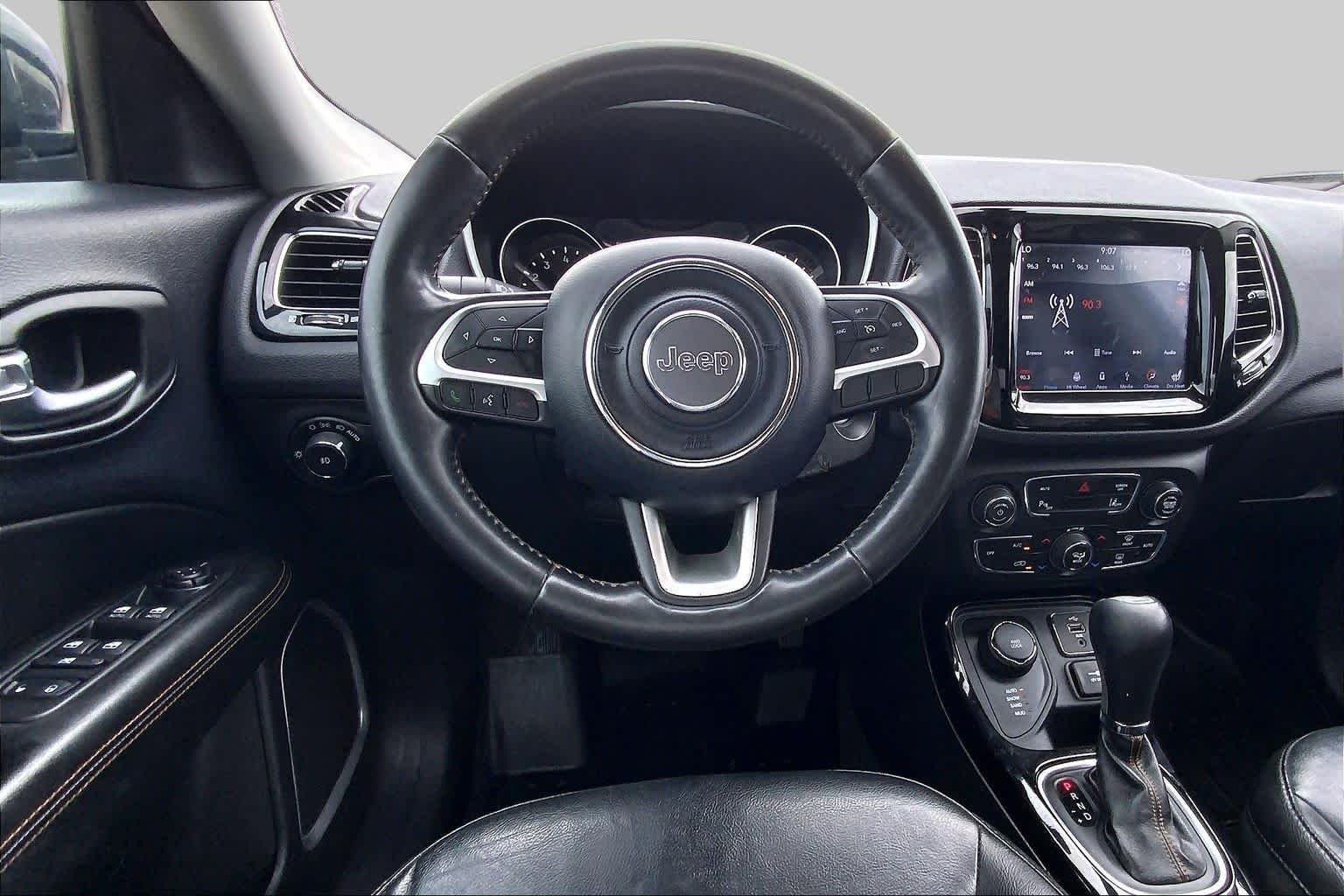 Used 2018 Diamond Black Crystal Pearlcoat Jeep Limited image 5
