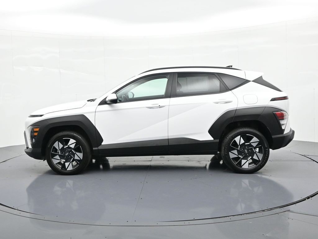 Used 2025 White Hyundai SEL AWD image 9