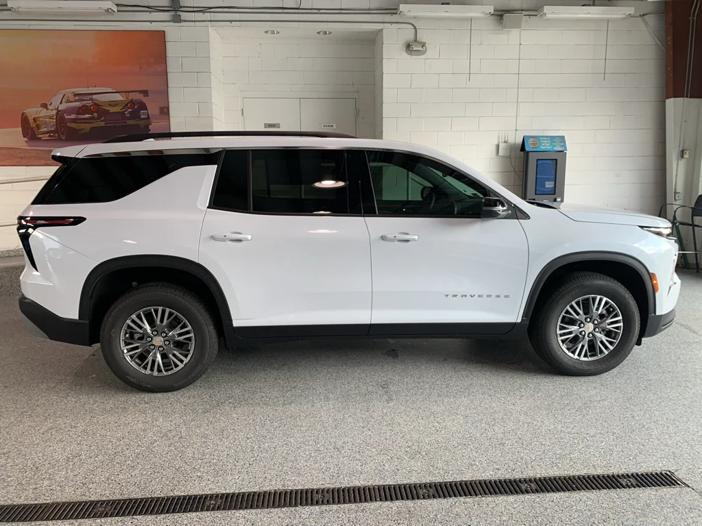 2027 Chevrolet Traverse LT - Photo 12