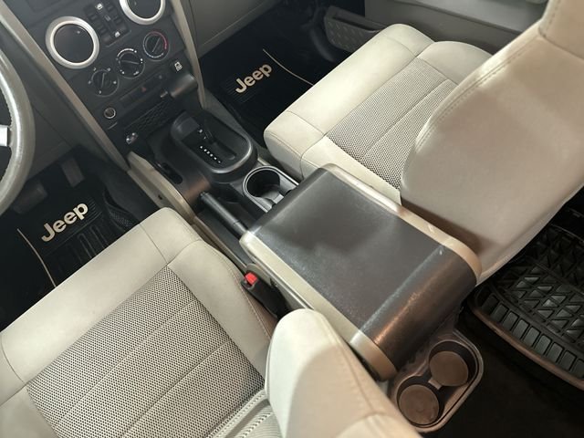 Used 2009 Black Jeep Unlimited Sahara image 23