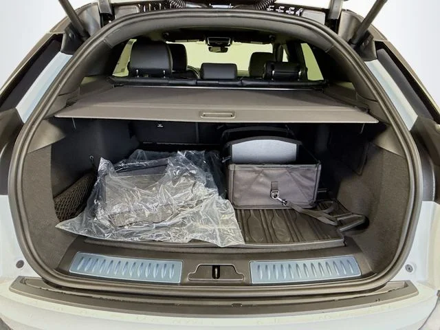 New 2026 Fuji White Land Rover S image 28