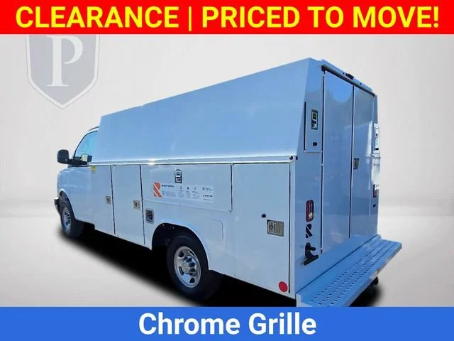 New 2025 Summit White Chevrolet 1WT image 10