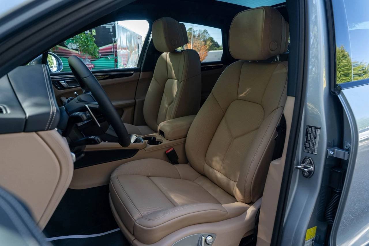 Used 2026  Porsche  image 5