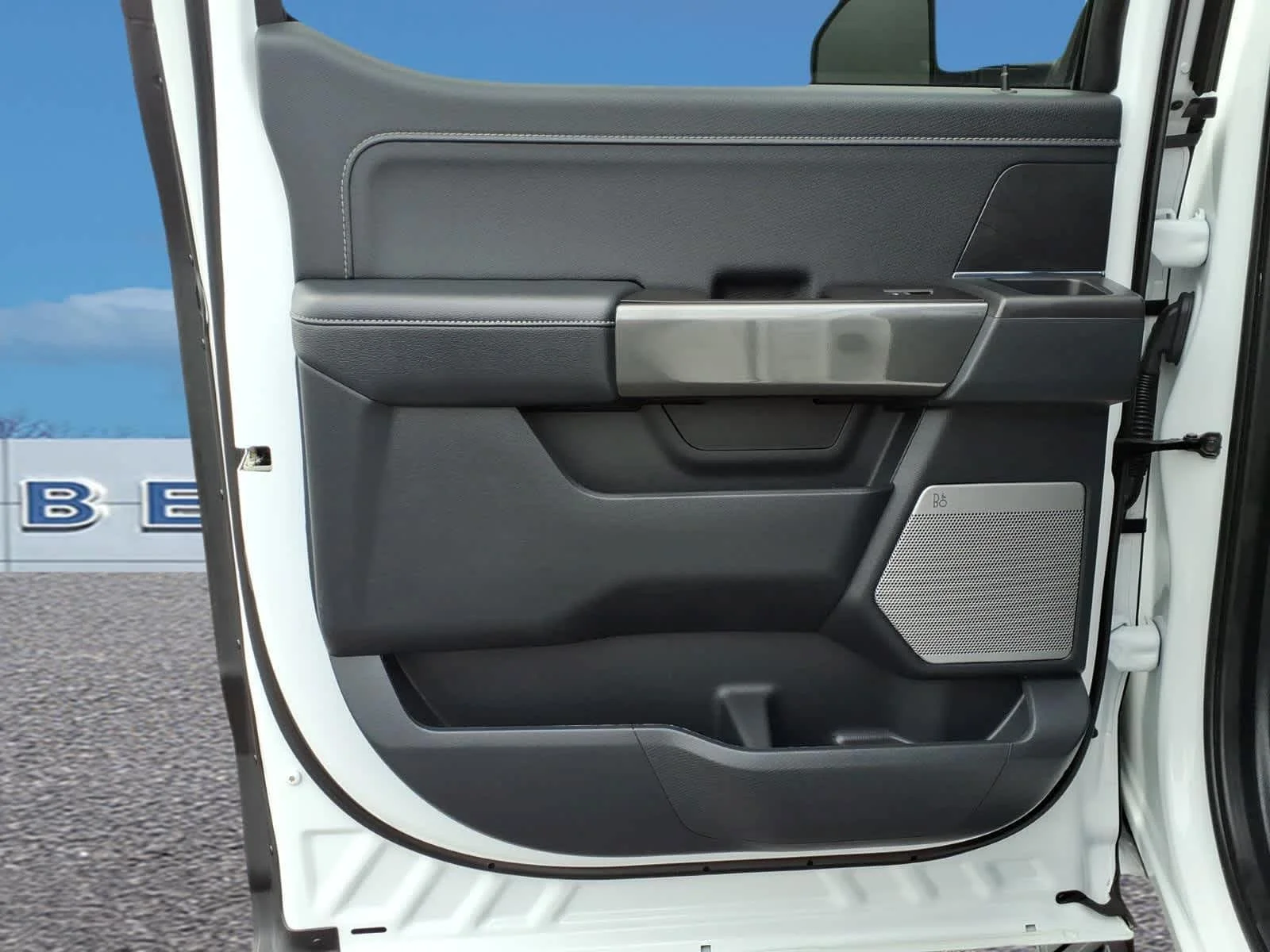 Used 2022 Oxford White Ford XLT image 27