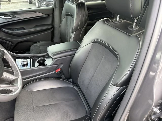 Used 2024 Gray Jeep Altitude image 19
