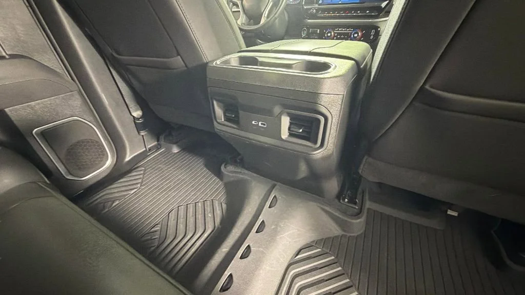 Used 2025 Summit White Chevrolet RST image 32