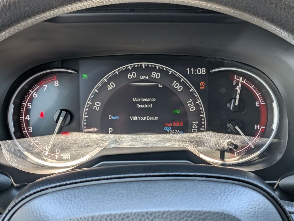 Used 2025  Toyota XLE image 19